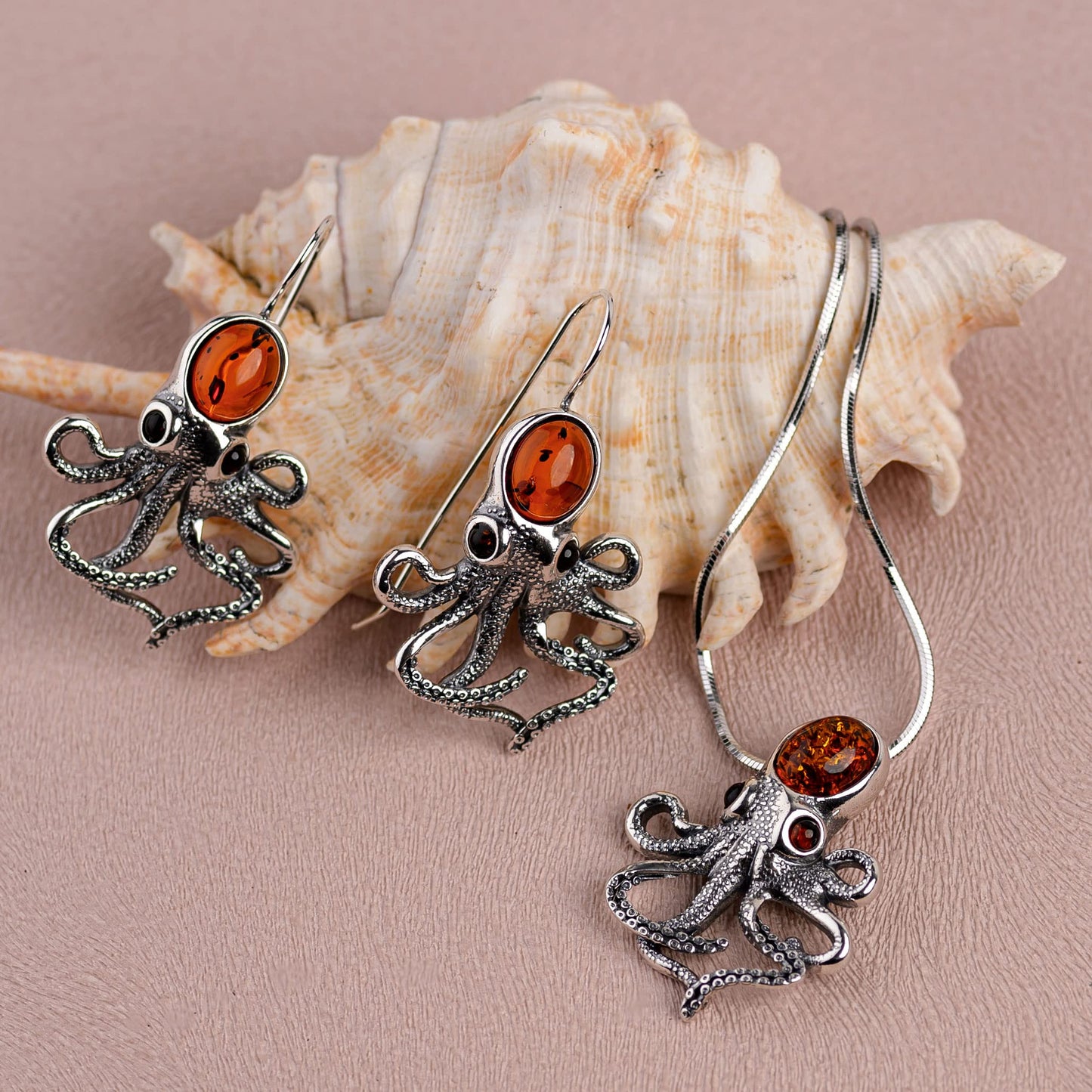 Octopus Nechlace in Sterling Silver and Baltic Amber